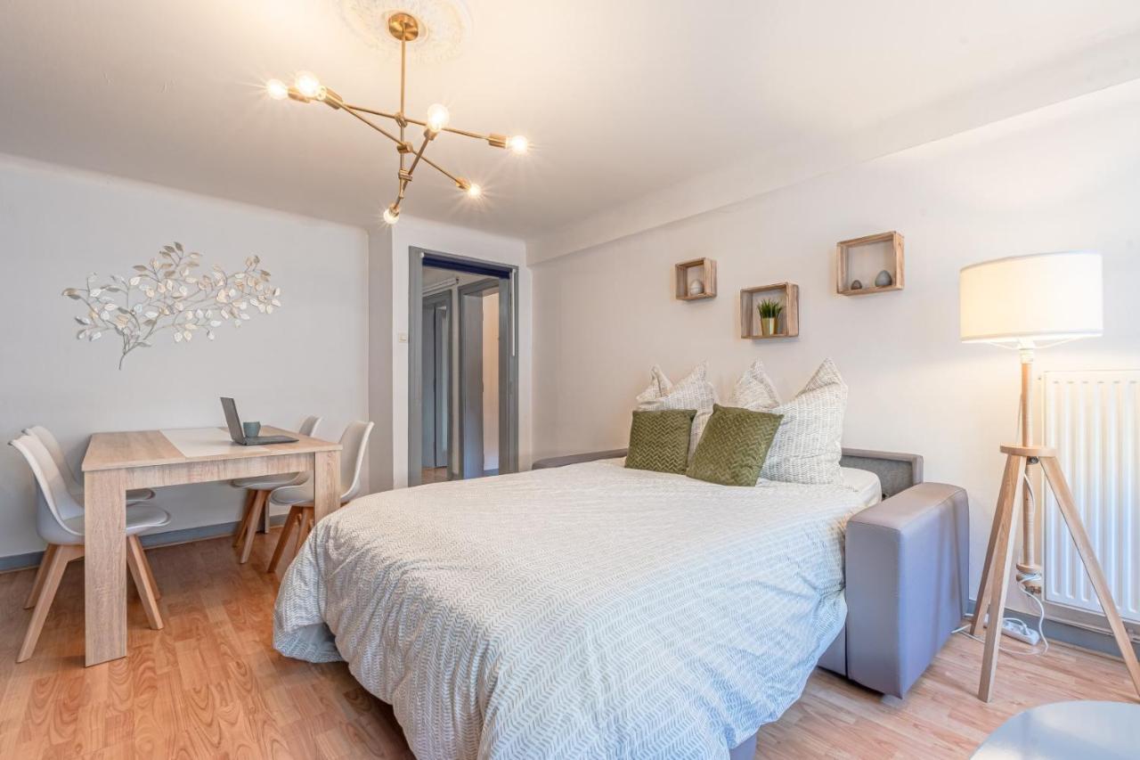 1 Studio & 4 Appts - 1 A 4 Lits - 1 A 7 Pers - 1 Immeuble - Confort, Flexibilite ------ English - 1 Studio & 4 Apts - 1 To 4 Beds - 1 To 7 Guests - Same Building - Comfort, Flexibility -- Cattenom Tremery Yutz Thionville Florange Hayange Kültér fotó
