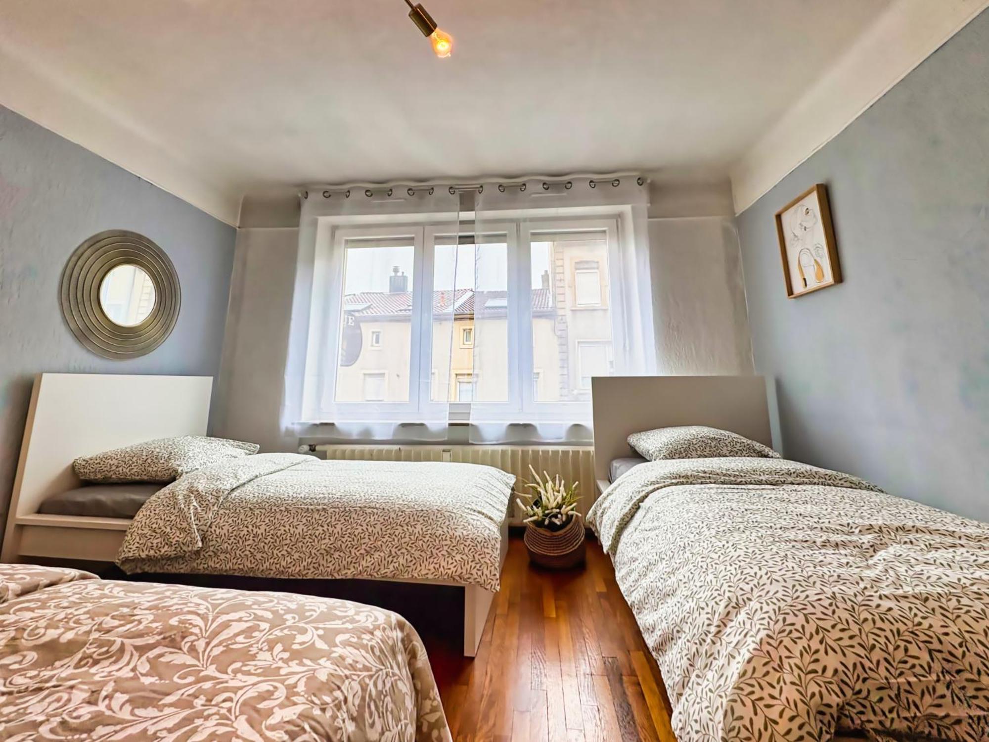 1 Studio & 4 Appts - 1 A 4 Lits - 1 A 7 Pers - 1 Immeuble - Confort, Flexibilite ------ English - 1 Studio & 4 Apts - 1 To 4 Beds - 1 To 7 Guests - Same Building - Comfort, Flexibility -- Cattenom Tremery Yutz Thionville Florange Hayange Kültér fotó